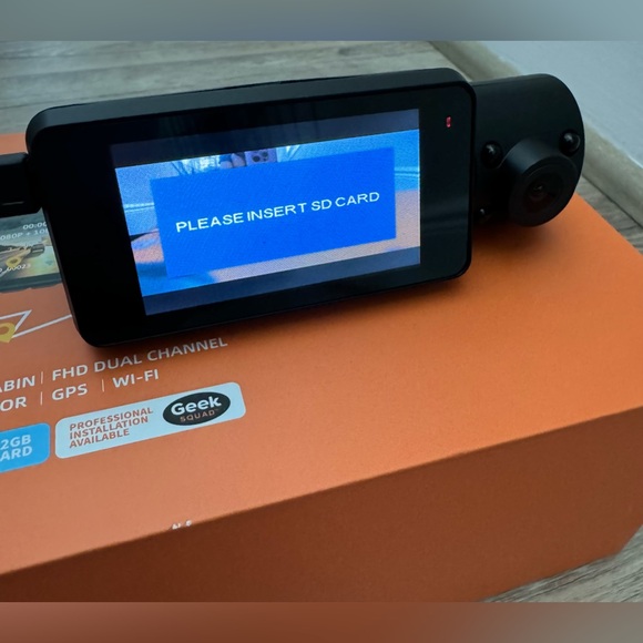 Rexing | V3 Plus Front and Cabin Dash Cam with Built-in GPS Wi-Fi - Picture 6 of 13